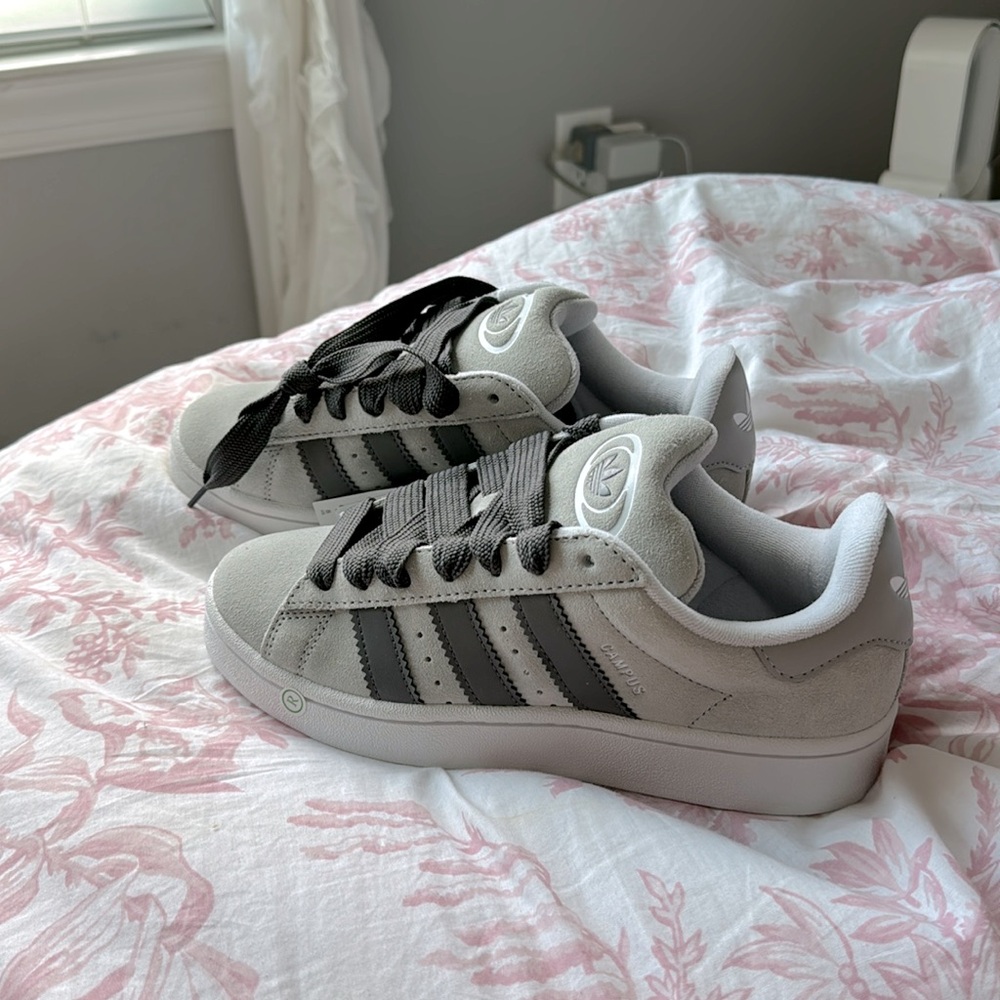NWT Womans Adidas Campus 00’s